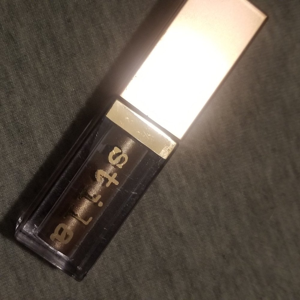 Stila Shimmer and Glow Liquid Eyeshadow in Grace